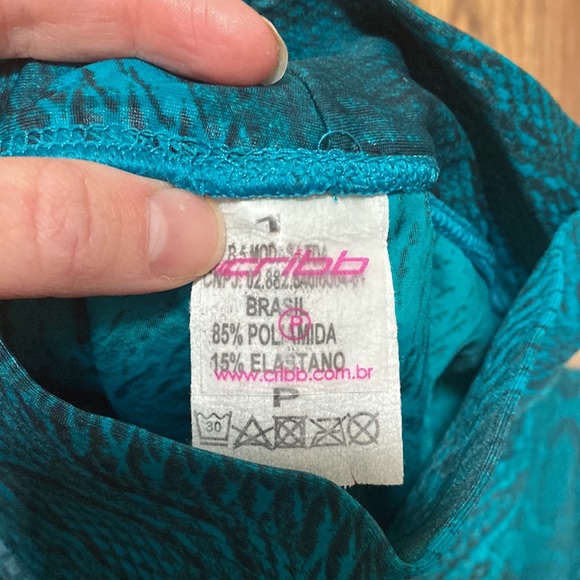 Workout crop tights from Brazil - Picture 3 of 4